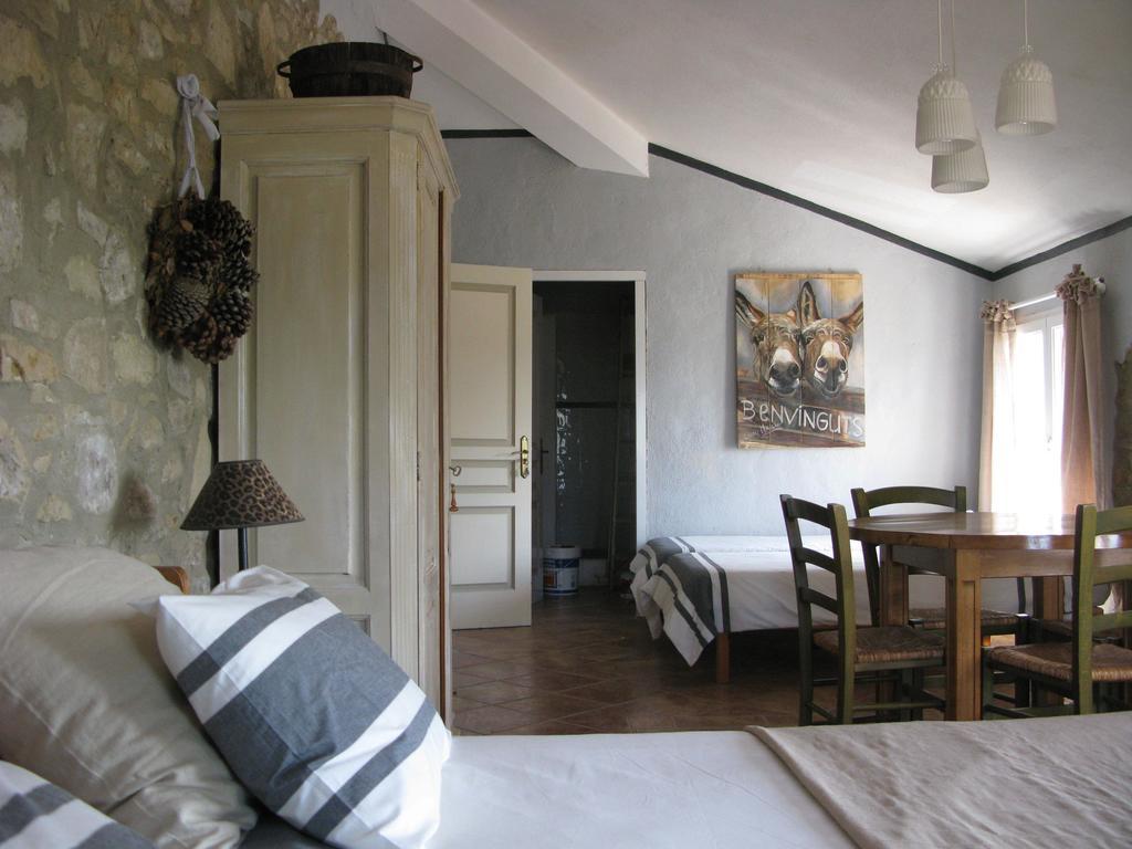 Maspitra B&B Besalú Værelse billede